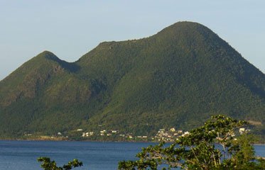 Photo du Morne Larcher, randonnée panoramique avec vue sur le Rocher du Diamant en Martinique